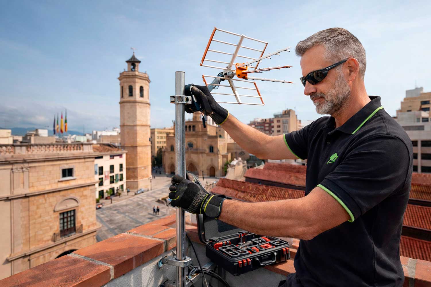 Antenista en Castellón reparando e instalando antenas TDT y satélite