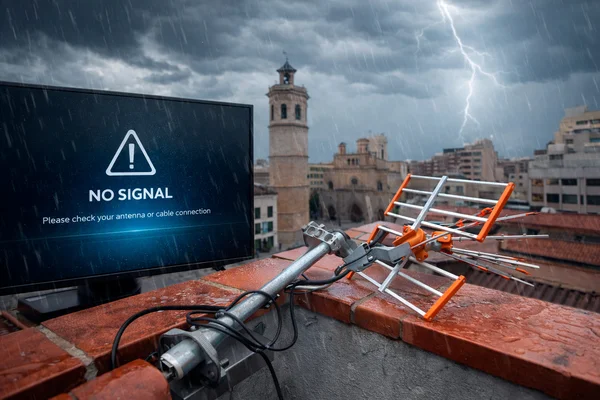 Antena tras tormenta en Castellón